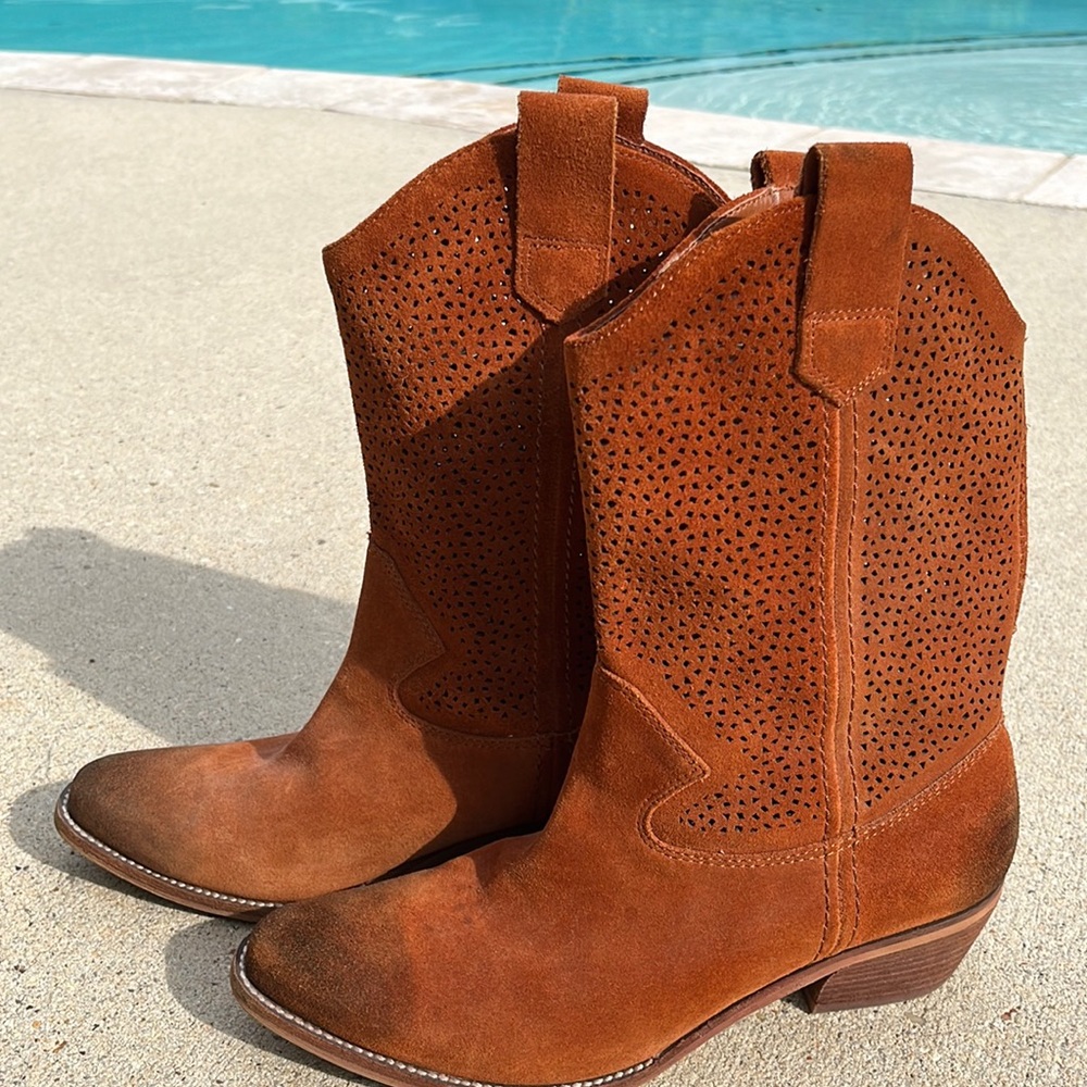 BCB Generation boots size 8.5